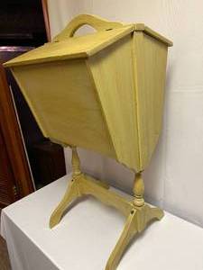 lot 294 image: Vintage Wooden Knitting Kit