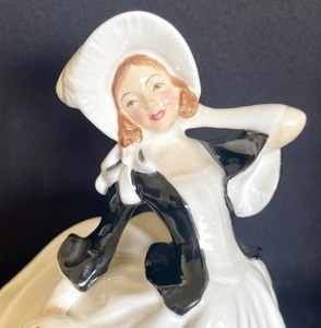 lot 188 image: Royal Doulton Autumn Breezes Figurine HN 2147