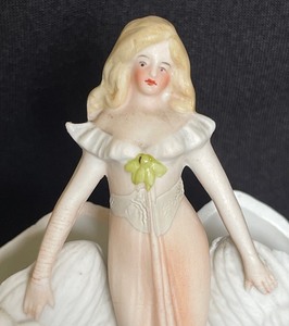 lot 195 image: Vintage Porcelain Lady with Swans Planter