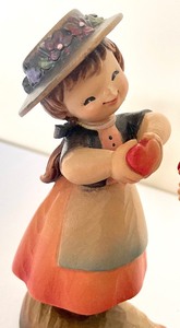 lot 198 image: Anri Ferrandiz Courting Carved Wooden Figurine