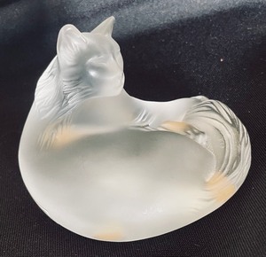lot 305 image: Lalique Happy Cat Paperweight