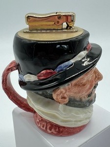 lot 144 image: Vintage Royal Beefeater Four Inch Lighter