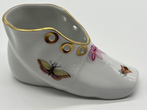 lot 148 image: Vintage Hand Painted Rothschild Bird Herend Shoe Figurine