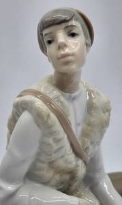 lot 327 image: Lladro Shepherd Resting Figure, Number 4571