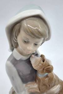 lot 336 image: Lladro Girl with Lantern Porcelain Figurine, Number 4910