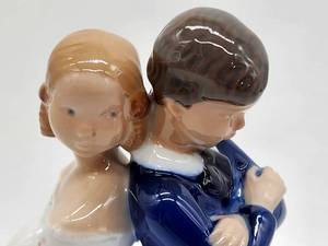 lot 341 image: Bing and Grndahl Pardon Me Couple, Number 2372