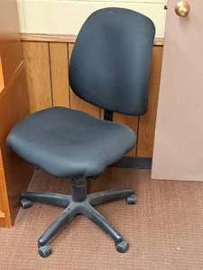 lot 487 image: Rolling Office Chair
