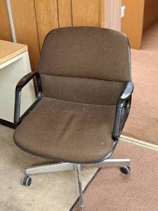 lot 491 image: Rolling Office Arm Chair