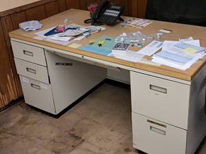 lot 493 image: Composite-TopMetal Office Desk 6-drawer