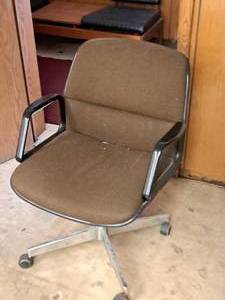 lot 494 image: Rolling Office Arm Chair