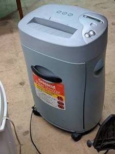 lot 503 image: Royal 15-sheet Crosscut Paper Shredder 150MX