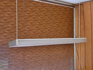 lot 530 image: 48 Fluorescent Light Fixture