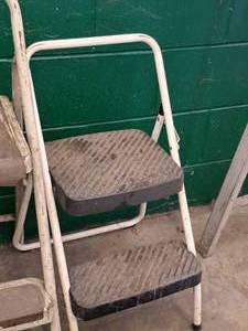 lot 243 image: MetalPlastic 2-step Step Up