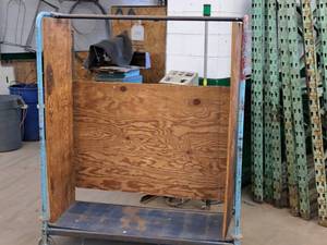 lot 251 image: Metal Rolling GarmentLuggage Rack 64x19x70