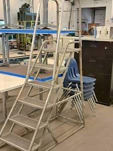 lot 276 image: Aluminum Staircase