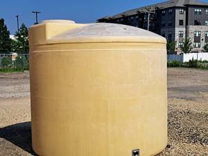 lot 219A image: 2,100-gallon Poly Tank 7x10