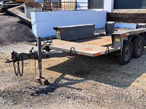 lot 218 image: Dual Axle Flatbed Skid Loader Trailer
