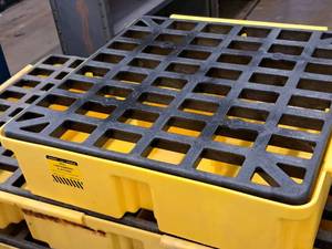 lot 350 image: Eagle Spill Containment Platform 1633 27x27x7