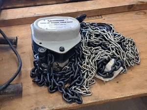 lot 362 image: Strongway 4400-lbs Manual Chain Hoist
