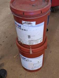 lot 373 image: Lot of (2) Mobil Vactra Way Oil No. 2 5-Gallon Plastic Pails