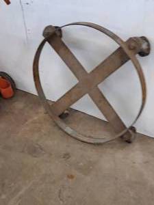 lot 376 image: 24 Drum Dolly