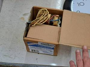 lot 386 image: Philips Advance 150W 120208240277V HP Sodium Core & Coil Ballast Kit 71A8172-001D