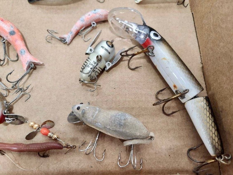 Nice Lot of Old Vintage Fishing Lures, Large Little Canada Estate Auction  - Antiques Collectibles & MORE!!