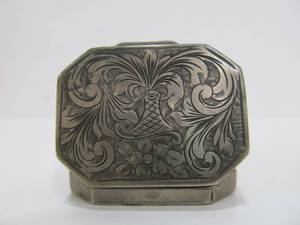lot 18 image: Antique Victorian Solid 800 Silver Etched Pill Box