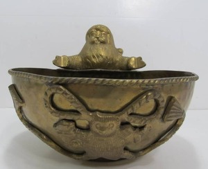 lot 26 image: Vintage Solid Brass Santa Claus Serving Bowl