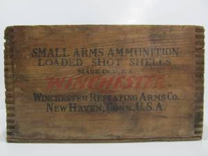 lot 27 image: Neat old WINCHESTER Dovetailed Wood Advertising Ammo Crate