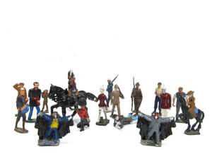 lot 44 image: Collection of Old Vintage Painted Metal Soldiers etc