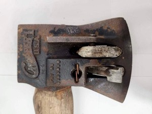 lot 160 image: CHOPPER 1 Wood Splitting Axe