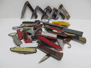 lot 92 image: Large Lot of Folding & Pocket Knives