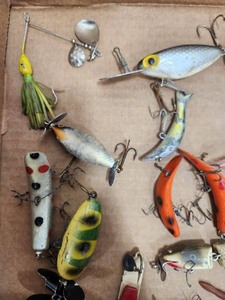 lot 177 image: Nice Lot of Old Vintage Fishing Lures