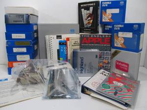 lot 135 image: Large Group of Vintage Apple & Other Computer Items