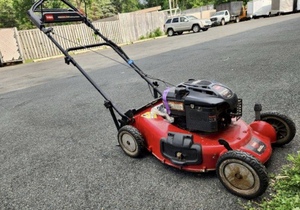 lot 8 image: Working TORO Model SR4 Recycler Lawnmower