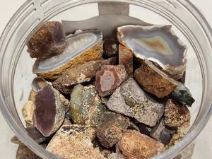 lot 326 image: Large Jar FULL of Agate & Geodes #2