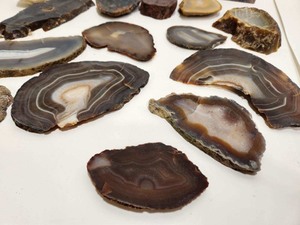 lot 327 image: Group of Large Agate Slices etc
