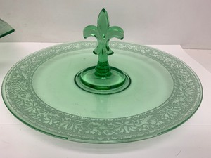 lot 331 image: Collection of Old Vintage Fancy Etched etc Depression Glass - Green & Yellow