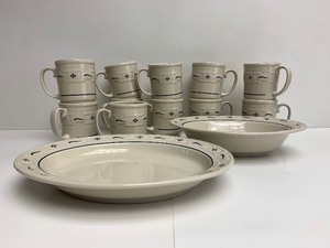 lot 332 image: Large Group of Mint Condition LONGABERGER Pottery 