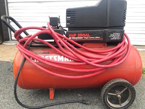 lot 401 image: Heavy Duty Working CRAFTSMAN 25 Gallon 4hp Air Compressor