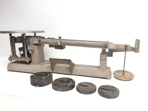 lot 404 image: Heavy Duty Vintage OHAUS Scale - Model 1119