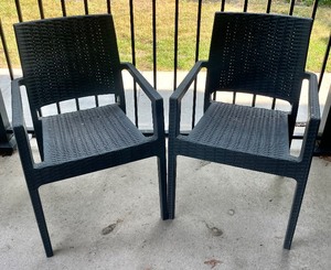lot 31 image: Patio Table and 2 Chairs