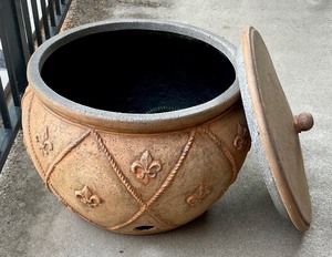 lot 33 image: Decorative Resin Lidded Vessel or Large Planter
