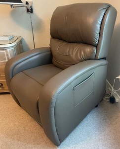 lot 19 image: Enouvation Lift Chair  Leather Recliner