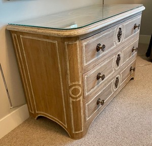 lot 101 image: Delightful Distressed 3 Drawer Dresser