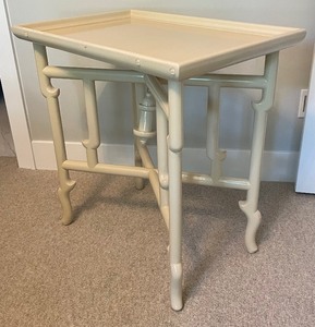 lot 105 image: Unique Vintage Accent Table