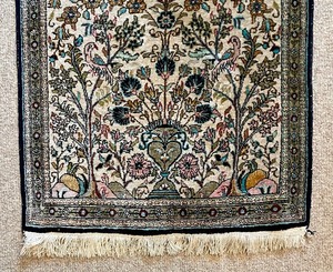 lot 107 image: Petite Elegant Rug