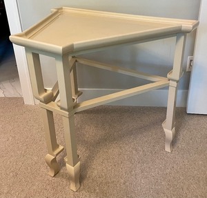 lot 115 image: Uniquely Shaped Accent Table