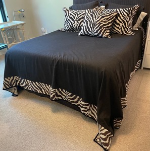 lot 119 image: Queen Size Upholstered Headboard and Bedding